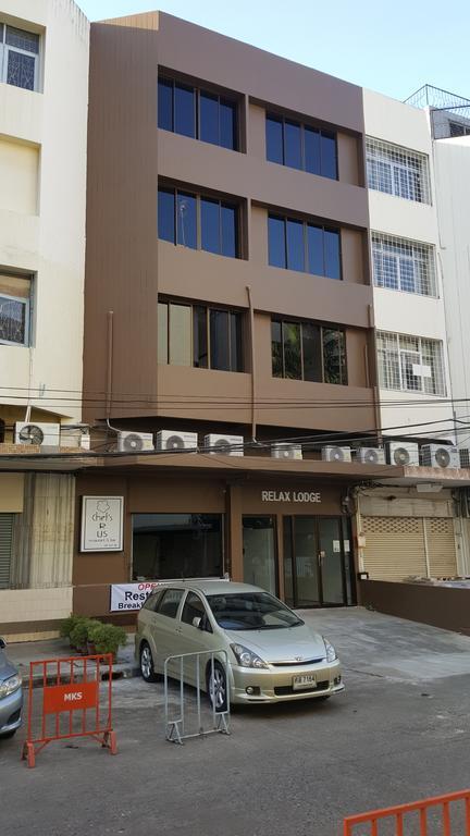 Relax Lodge Bangkok Bagian luar foto