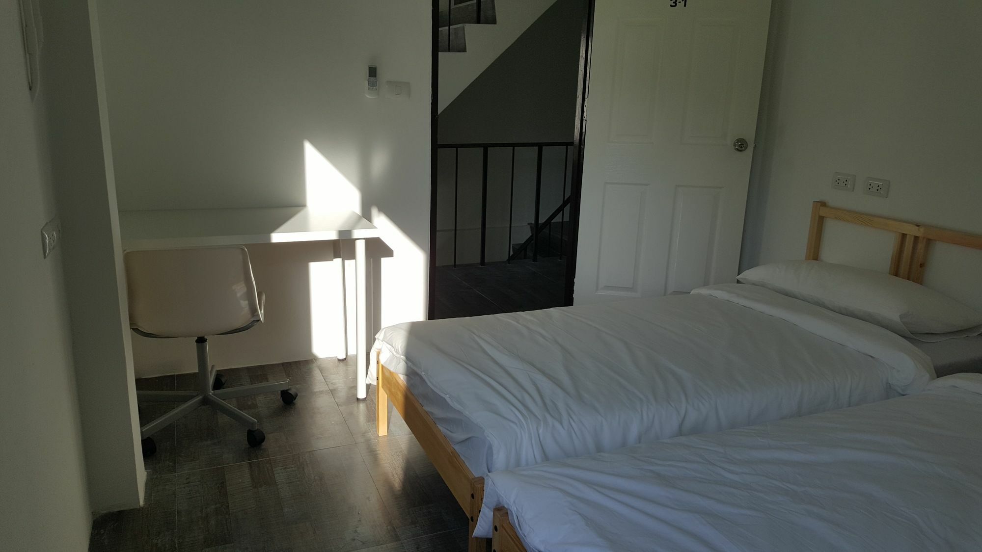 Relax Lodge Bangkok Bagian luar foto