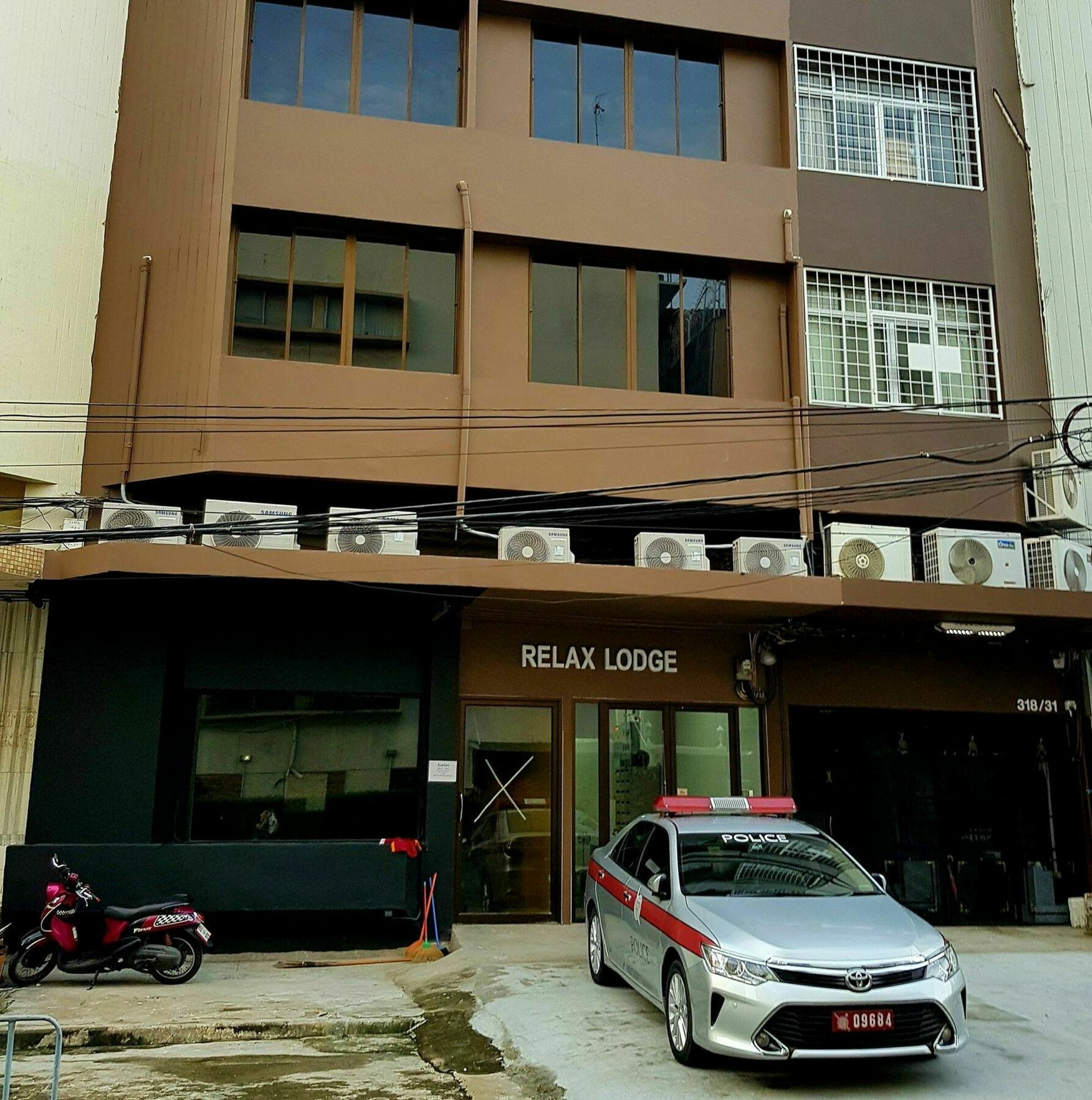 Relax Lodge Bangkok Bagian luar foto